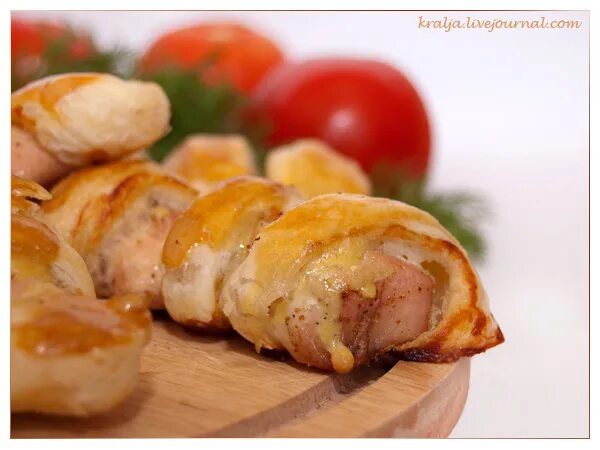 Филе в слоеном тесте. Куриные грудки в тесте. Куриное филе в тесте. Куриное филе в тесте. Курица в слоеном тесте в духовке.