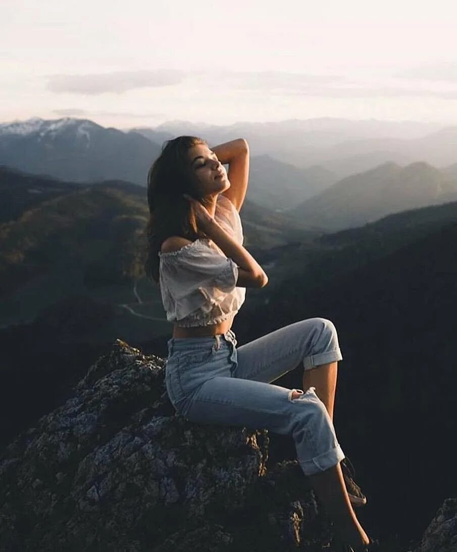 Девушка в горах. Фотосессия в горах. Красивая девушка в горах. Фотосессия в горах идеи.