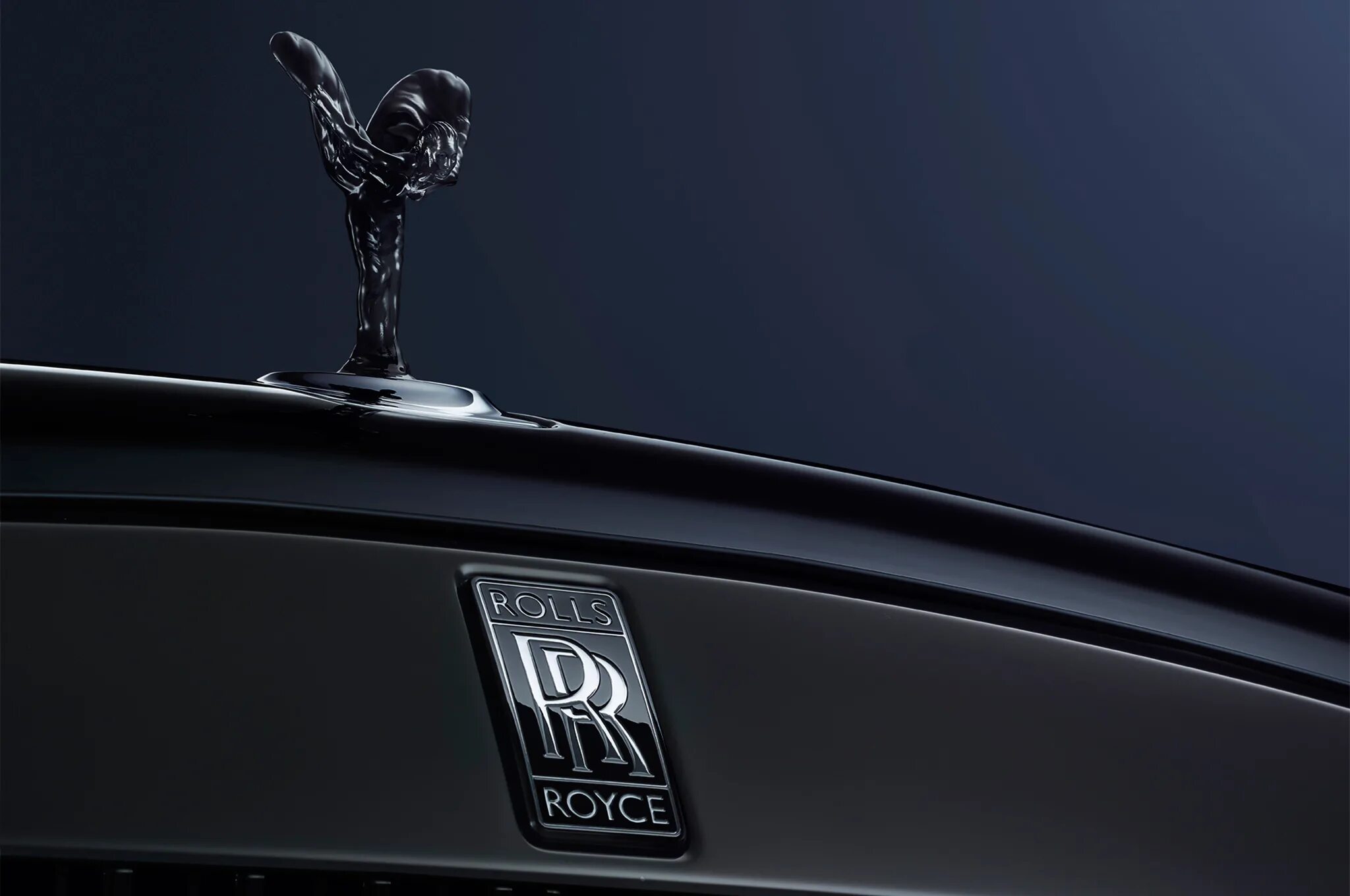 Rolls royce badge. Марка Роллс Ройс. Роллс Ройс Блэк бейдж. Роллс Ройс лого. Rolls Royce Wraith капот.