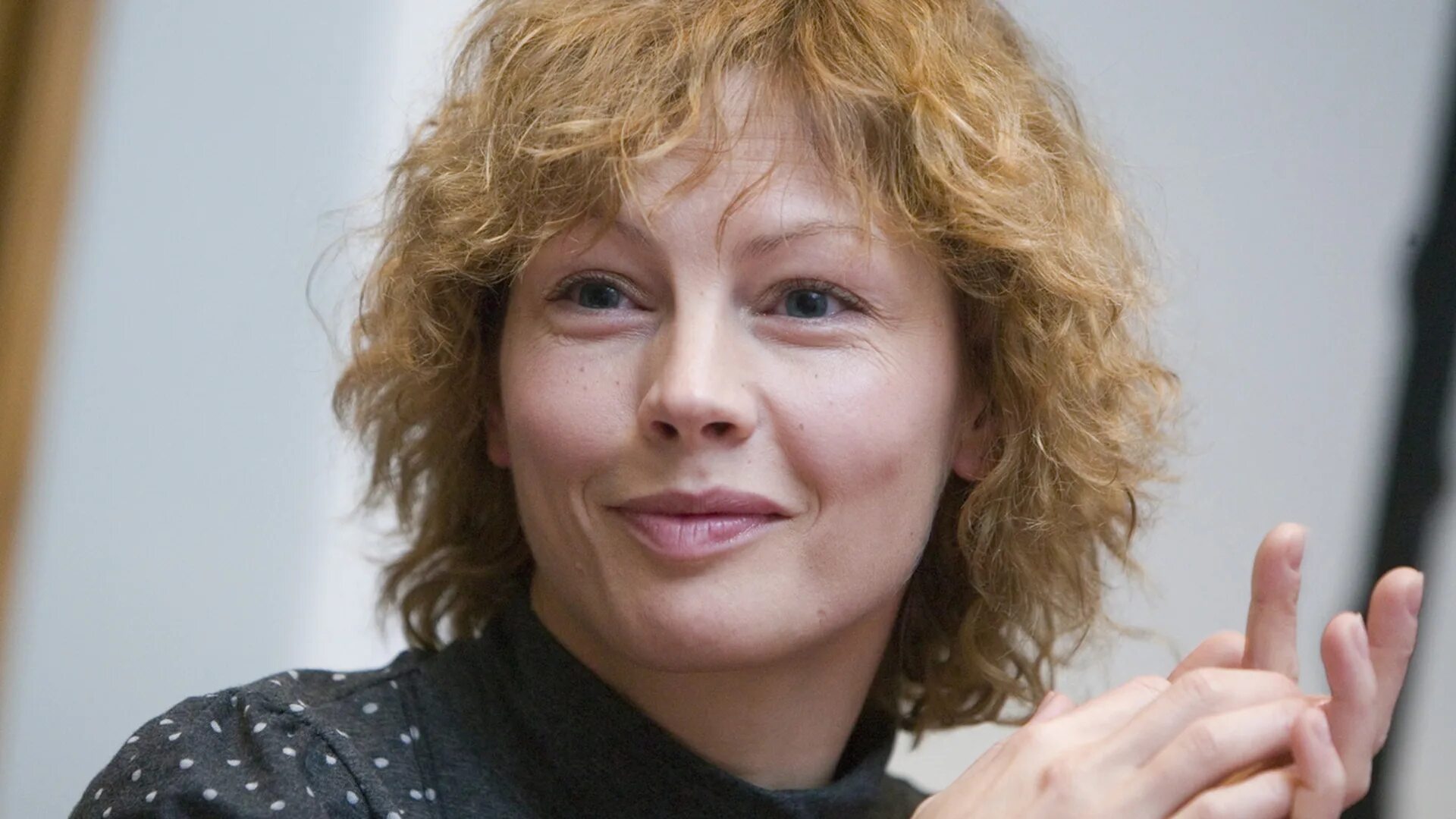 Алёна бабенко 2022. Алёна бабенко декольте. Алёна бабенко 2021. Почему ведущая жди меня бабенко. Алёна бабенко 2022.