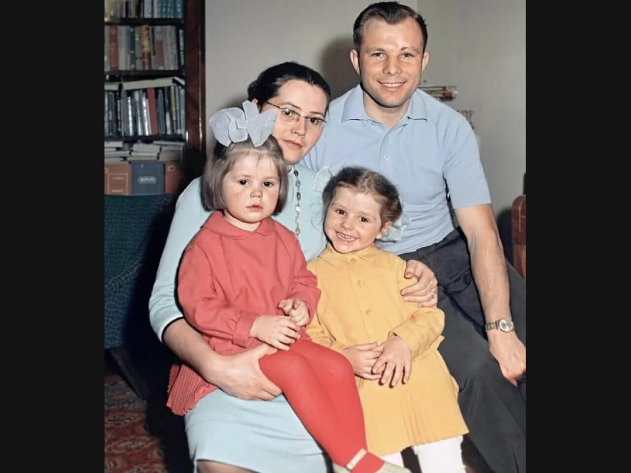 Гагарин биография личная жизнь семья. Семья Гагарина Юрия Алексеевича. Гагарин семья биография.
