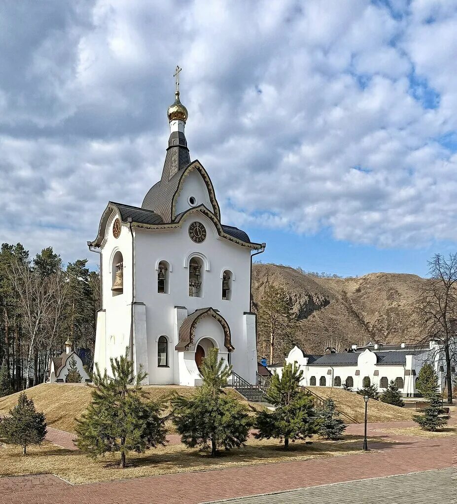 Свято успенский монастырь сайт. Свято-Успенский монастырь Красноярск. Успенский монастырь Красноярск. Монастырь в Удачном Красноярск. Колокольня Успенского монастыря Красноярск.