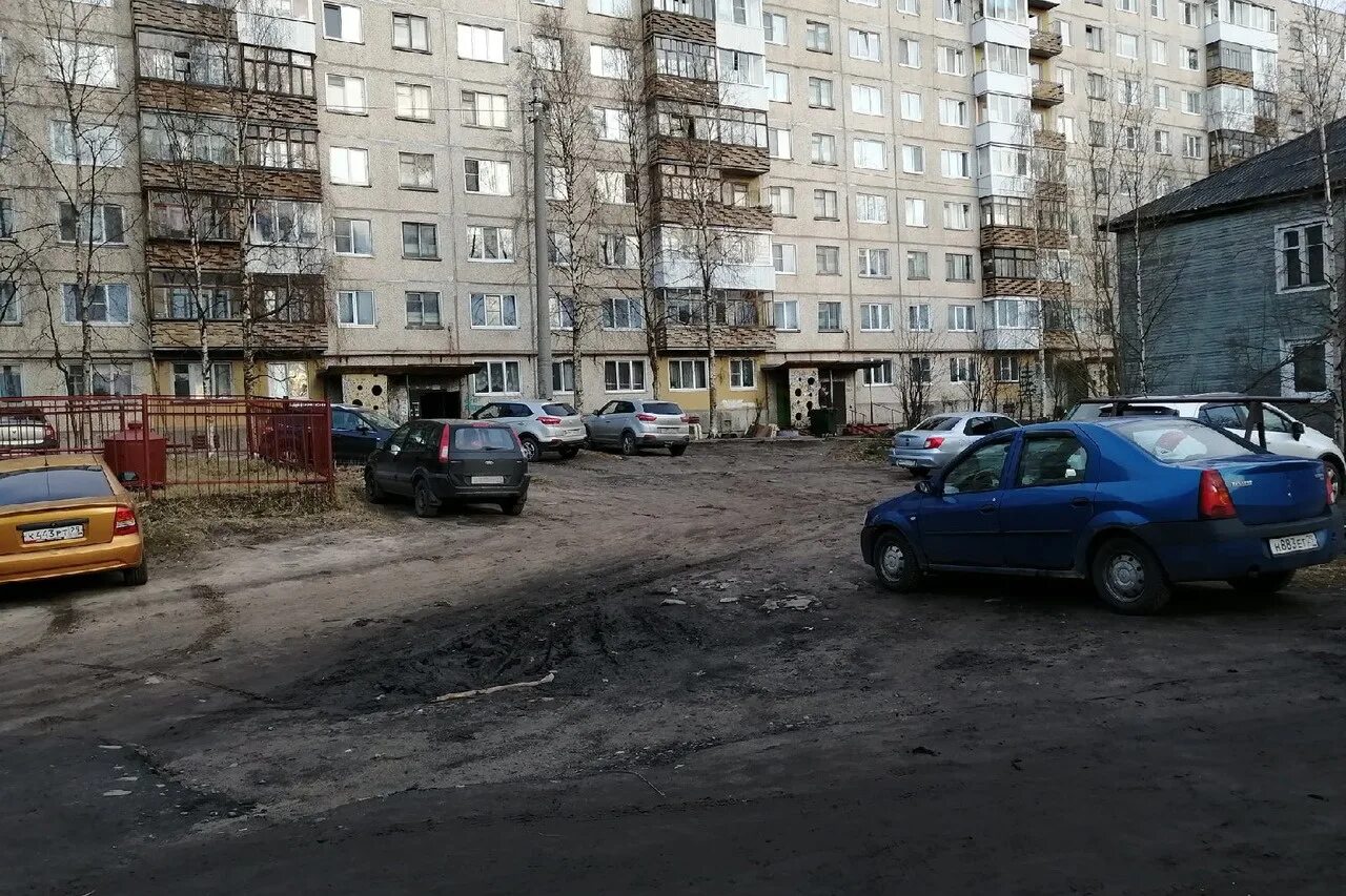 Архангельск переехал. Автомобили Архангельск. Архангельск переезд. Обладатели машин Архангельск. Фото двора с опасными местами.