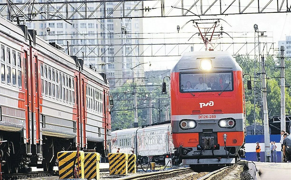 За сколько продают поезд дальнего следования. Поезд РЖД. Поезд дальнего следования. Пассажирский поезд. Поезда России.