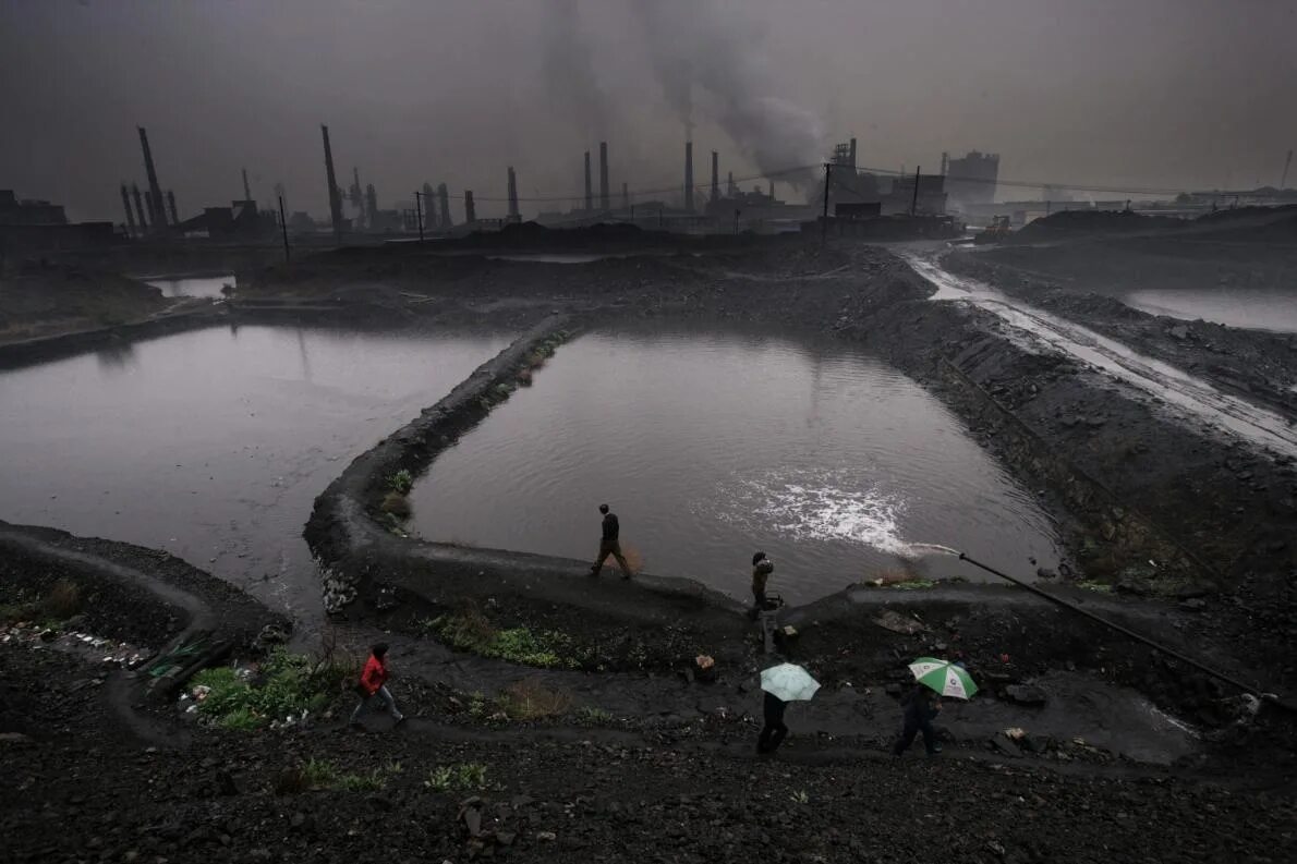 Загрязнение окружающей среды в Китае. Река Янцзы загрязнение. Китай заводы загрязнение. Экологическая катастрофа в Китае. Экологические последствия воды