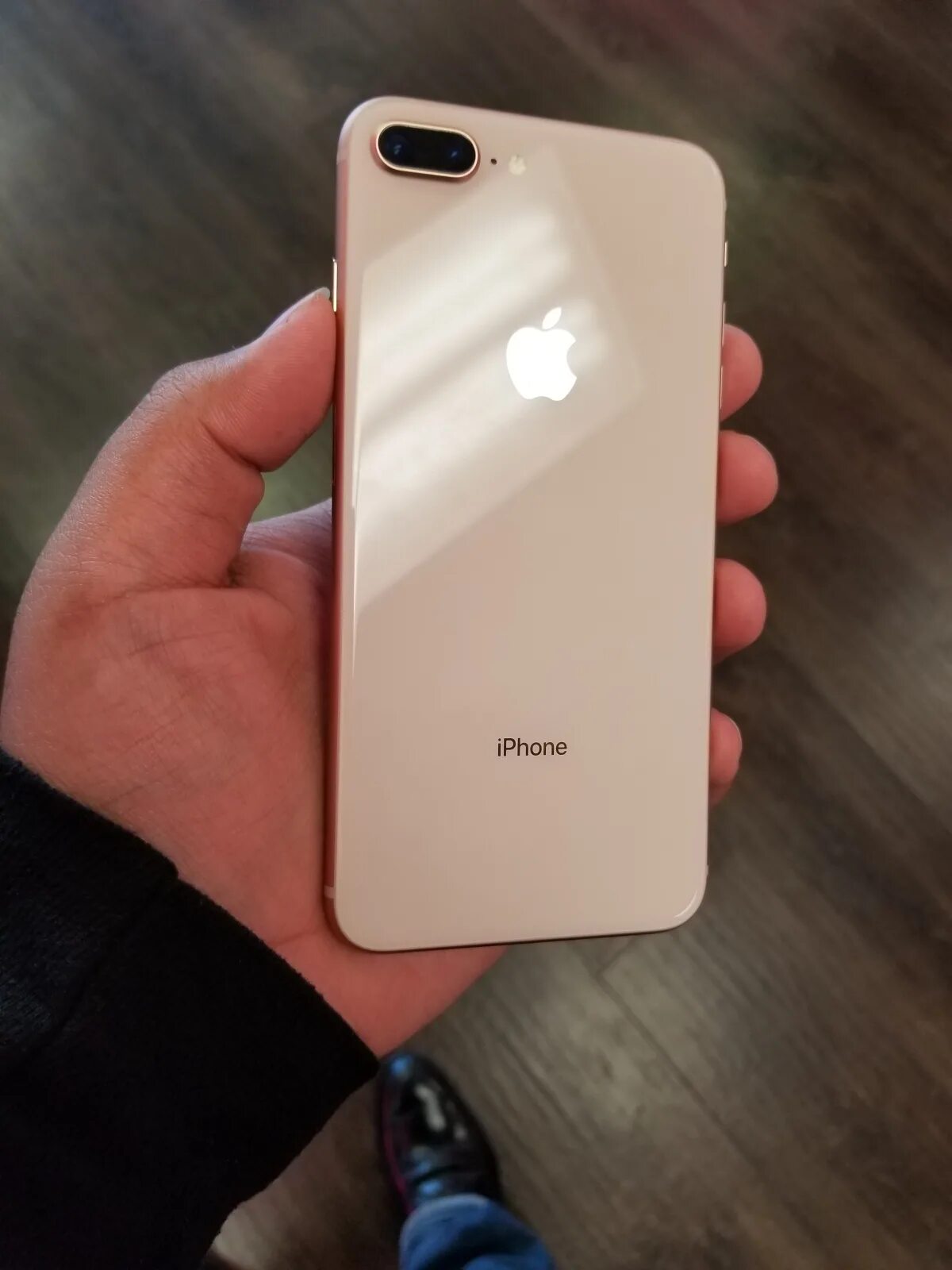 Купить новый айфон плюс. Iphone 8 Plus Gold. Iphone 8 Plus 64gb Gold. Iphone 8 Plus 64gb золотой. Айфон 8 плюс 64 ГБ золотой.