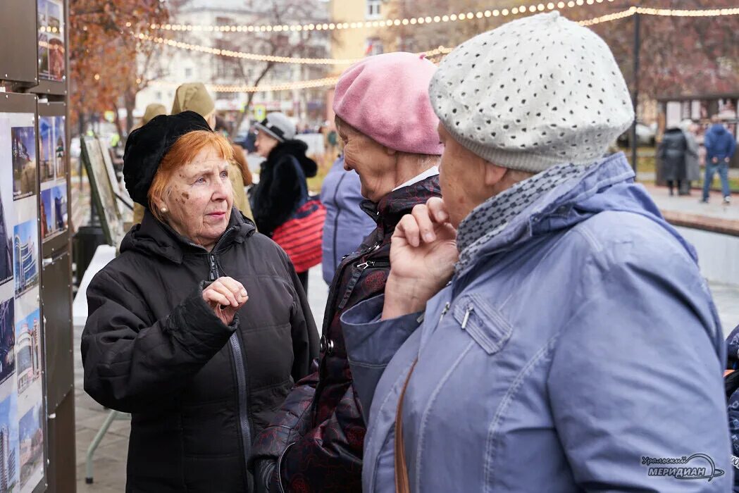 Пенсионеры. Российские пенсионеры. Пожилые пенсионеры в России. Европейские пенсионеры и российские.