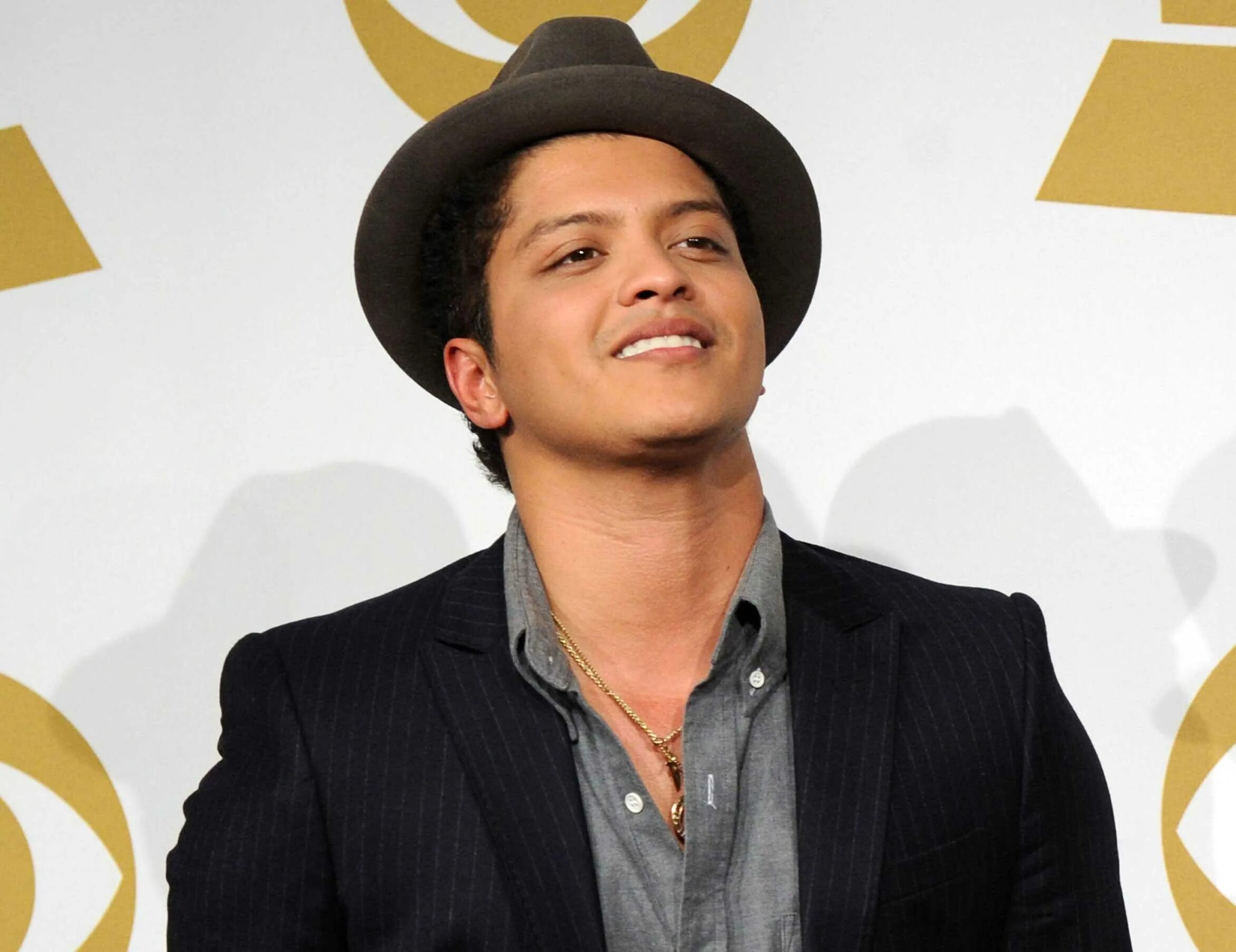 Bruno mars bruninhos theme. Бруно марс. бруно марс сейчас. bruno mars 2025. бруно марс рост.