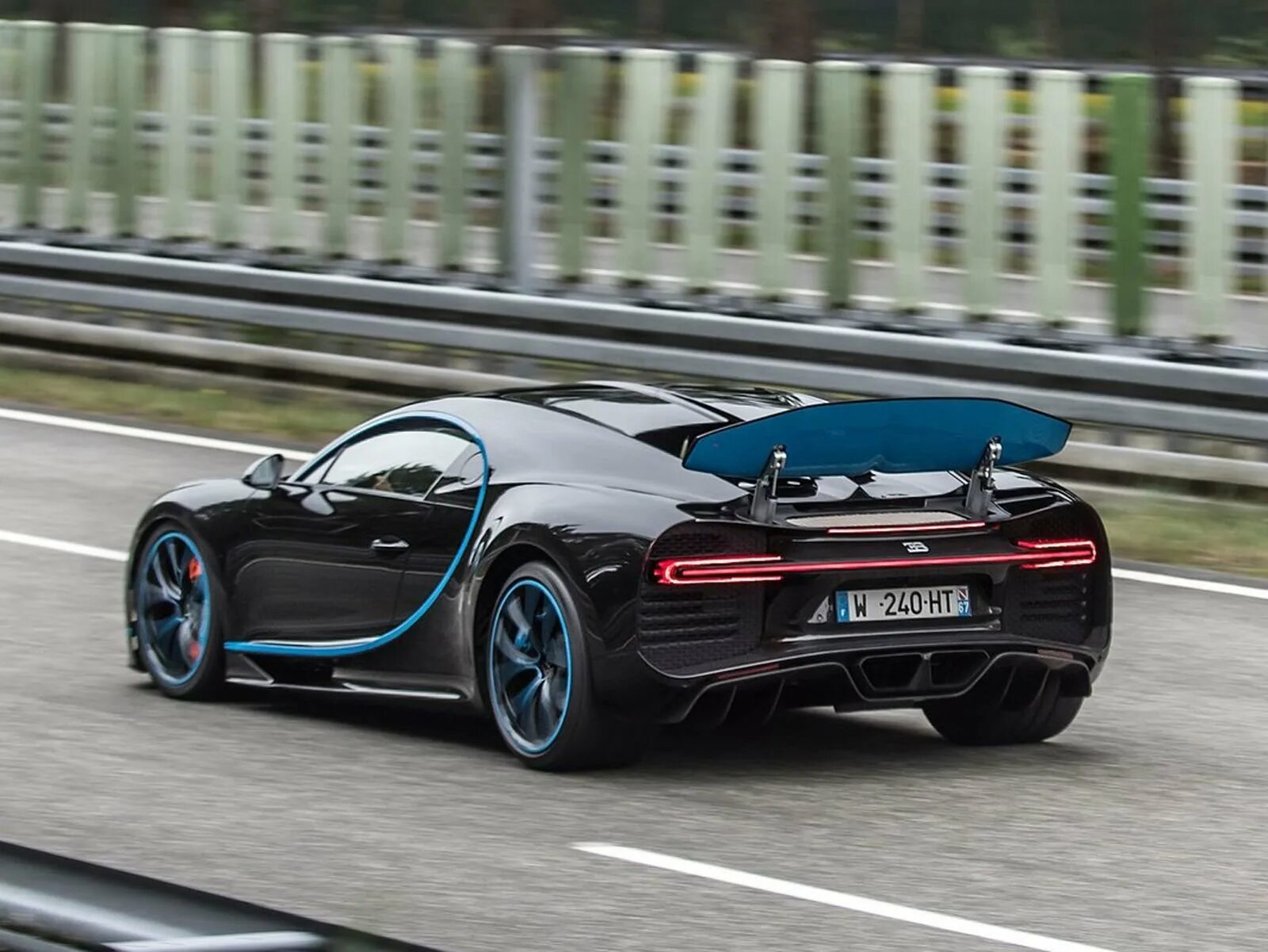 Шерон максимальная скорость. Bugatti chiron zero 400. бугатти чирон макс скорость. бугатти шерон в москве. максимальная скорость бугатти чирон.