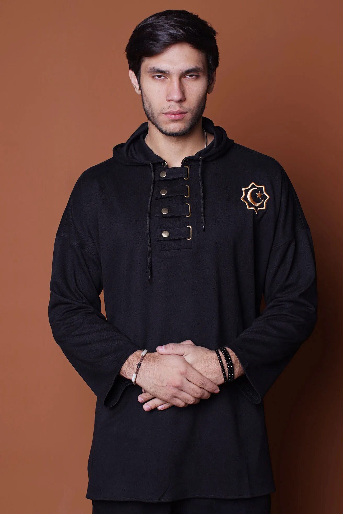 чеченская одежда для мужчин. чеченская мужская одежда. мусульманский костюм мужской. мужские мусульманские формы. чеченская одежда для мужчин.