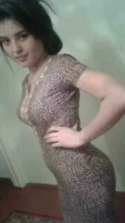 Yubkalar ostidagi oyoqlar orasidagi fotosuratlar