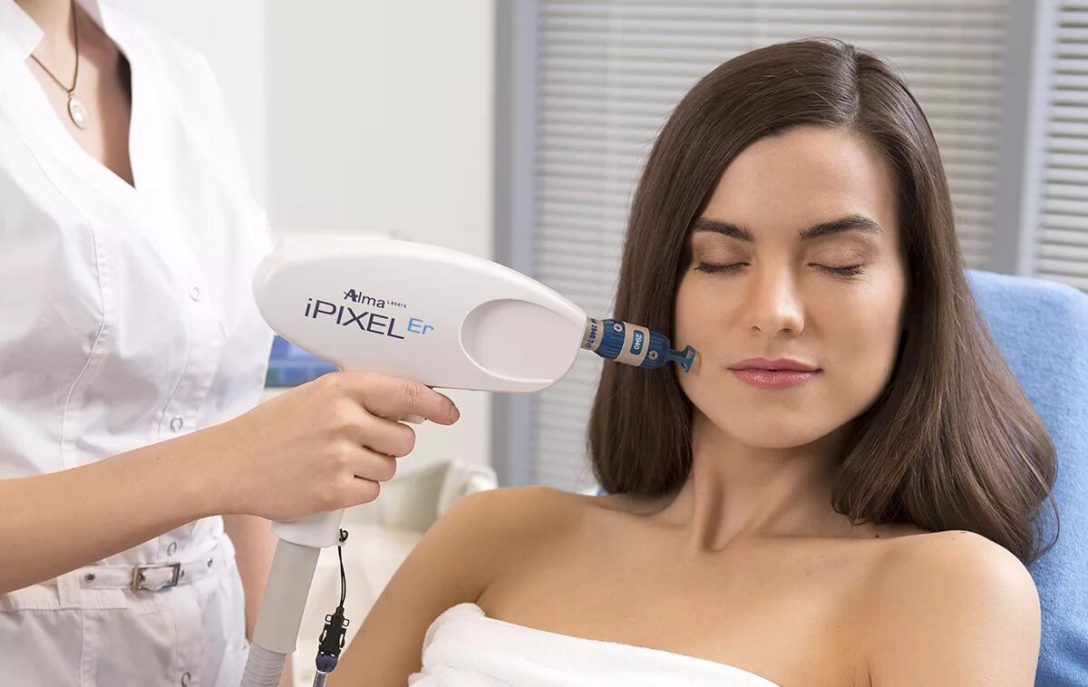 Глубокий лазерный пилинг. Лазер пигментные пятна. Лазерное удаление пигмента. Аппарат м22. Лазерное удаление пигмента.