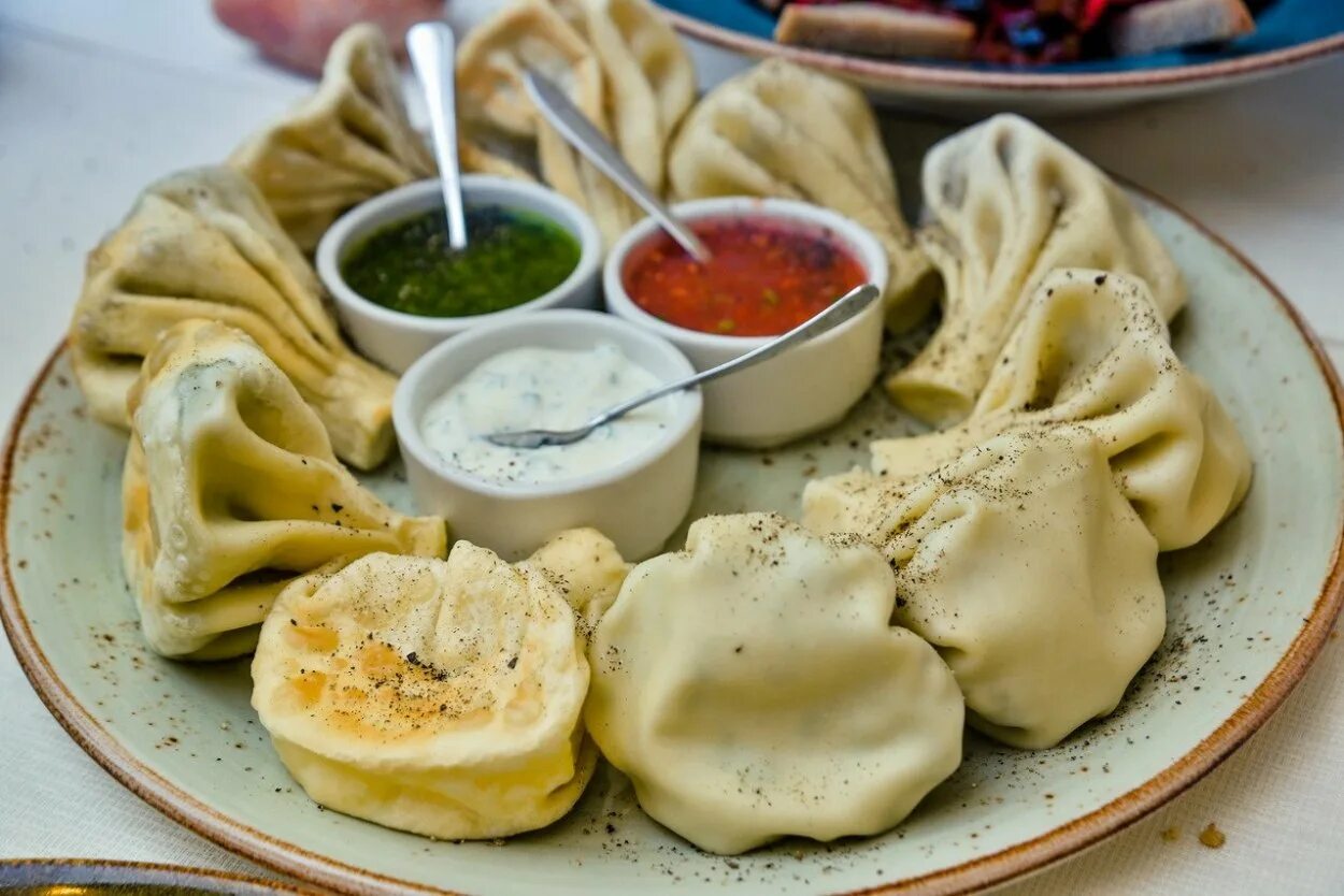 Хинкал как есть. Национальная кухня дагестана хинкал. Хинкал жижиг галнаш. Дагестанская кухня. Аджарский хинкал.
