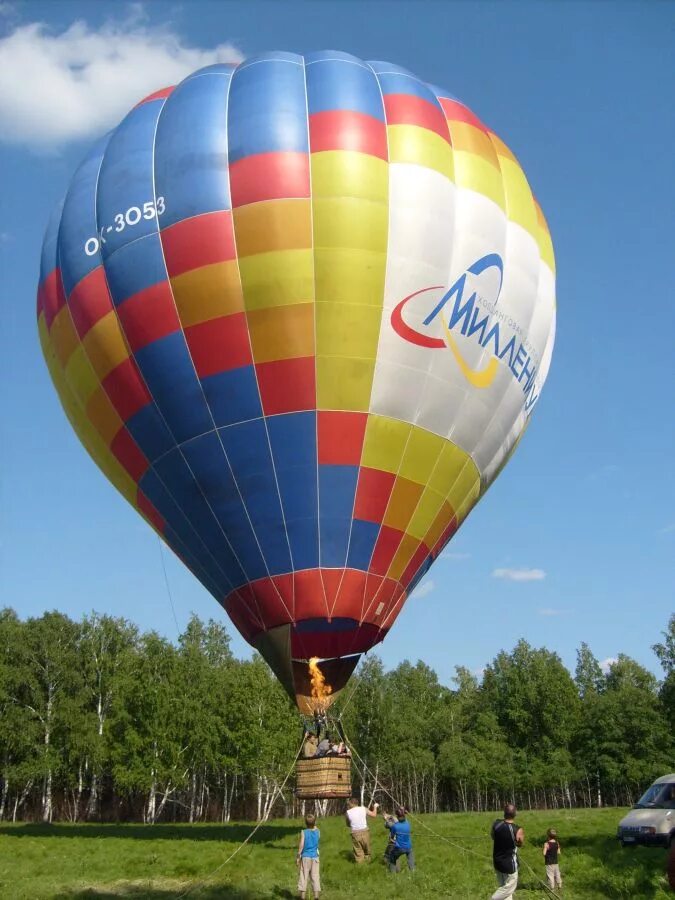 Полет на шаре спб цена. Воздушный шар с корзиной. Полеттга воздушном Шане. Летательный воздушный шар с корзиной. Воздухоплавательный шар.