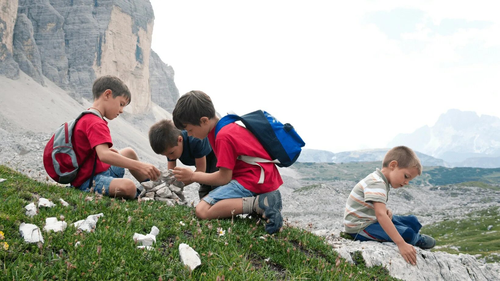 Mountain child. Горы для детей. Детям о горе. Путешествие с ребенком в горы. Малыш в горах.