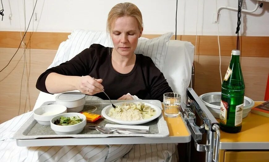 лечебно-профилактическое питание. лечебные диеты. питание больного человека. диетическое лечебное питание. завтрак в больнице.