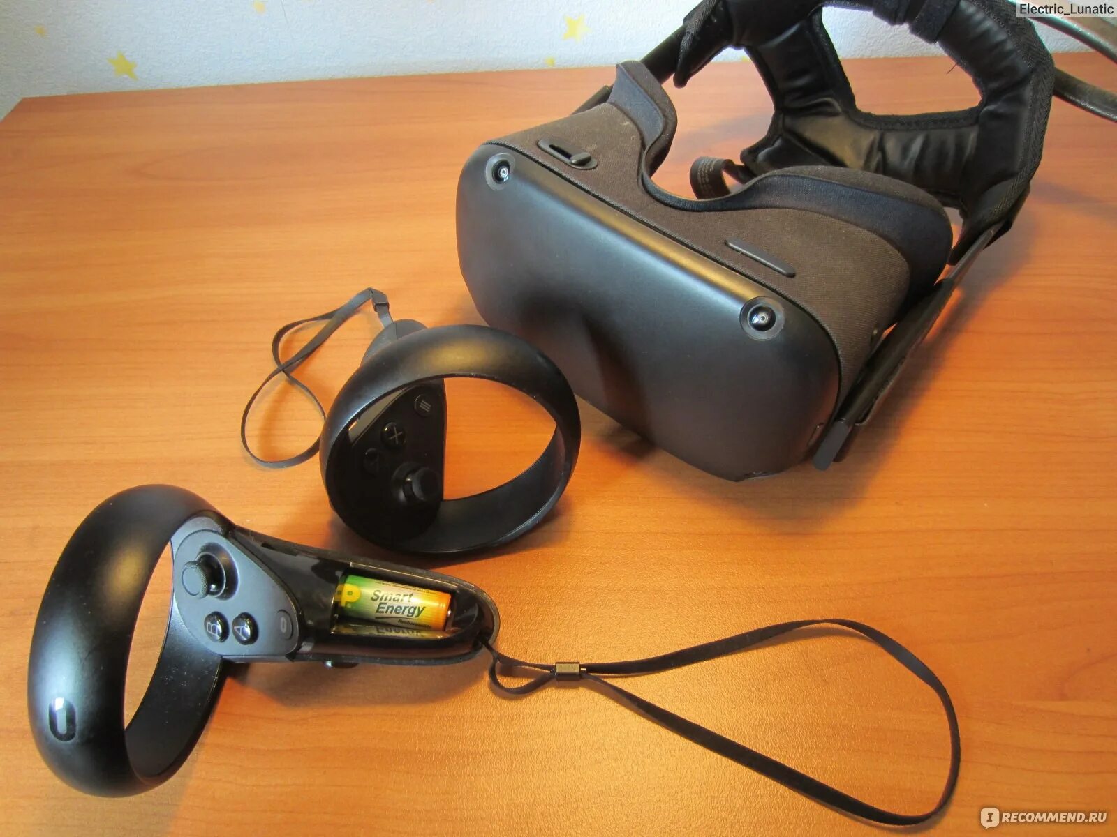 Vr решения. Шлем Oculus Quest 2. Очки виртуальной реальности Окулус квест 2. VR Helmet игра. Oculus Quest 2 фото шлема.