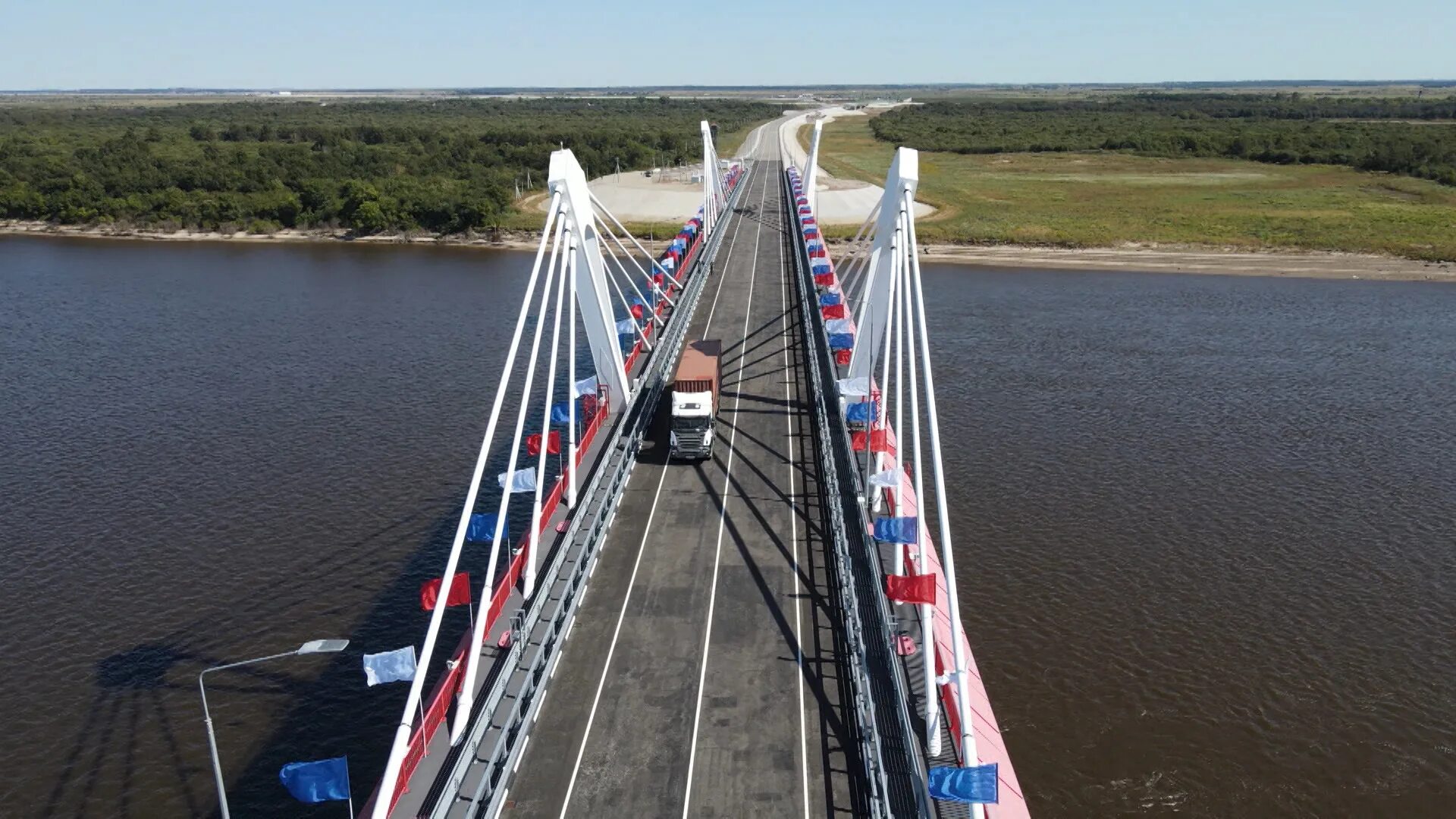 Мост из Благовещенска в Хэйхэ. Хэйхэ Благовещенск Хэйхэ. Мост Нижнеленинское Тунцзян. Благовещенск мост в Китай. Россия граничит с китаем через реку