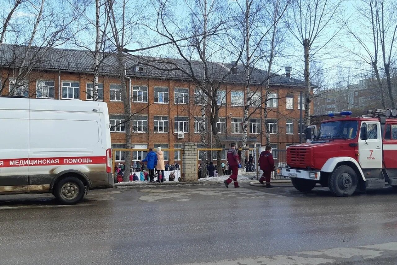 Пермь гайва школа. Школа 80 Гайва. Школа номер 80 Пермь Гайва. Школа 80 пожар. Школа 101 Пермь Гайва.