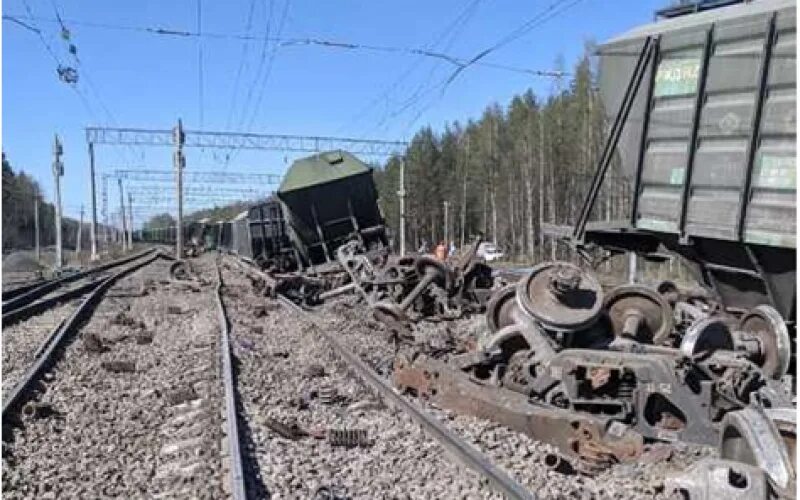 Почему задержали поезд. Карелия Кондопога сход вагонов. Станция Заделье сход. Станция Заделье Карелия.