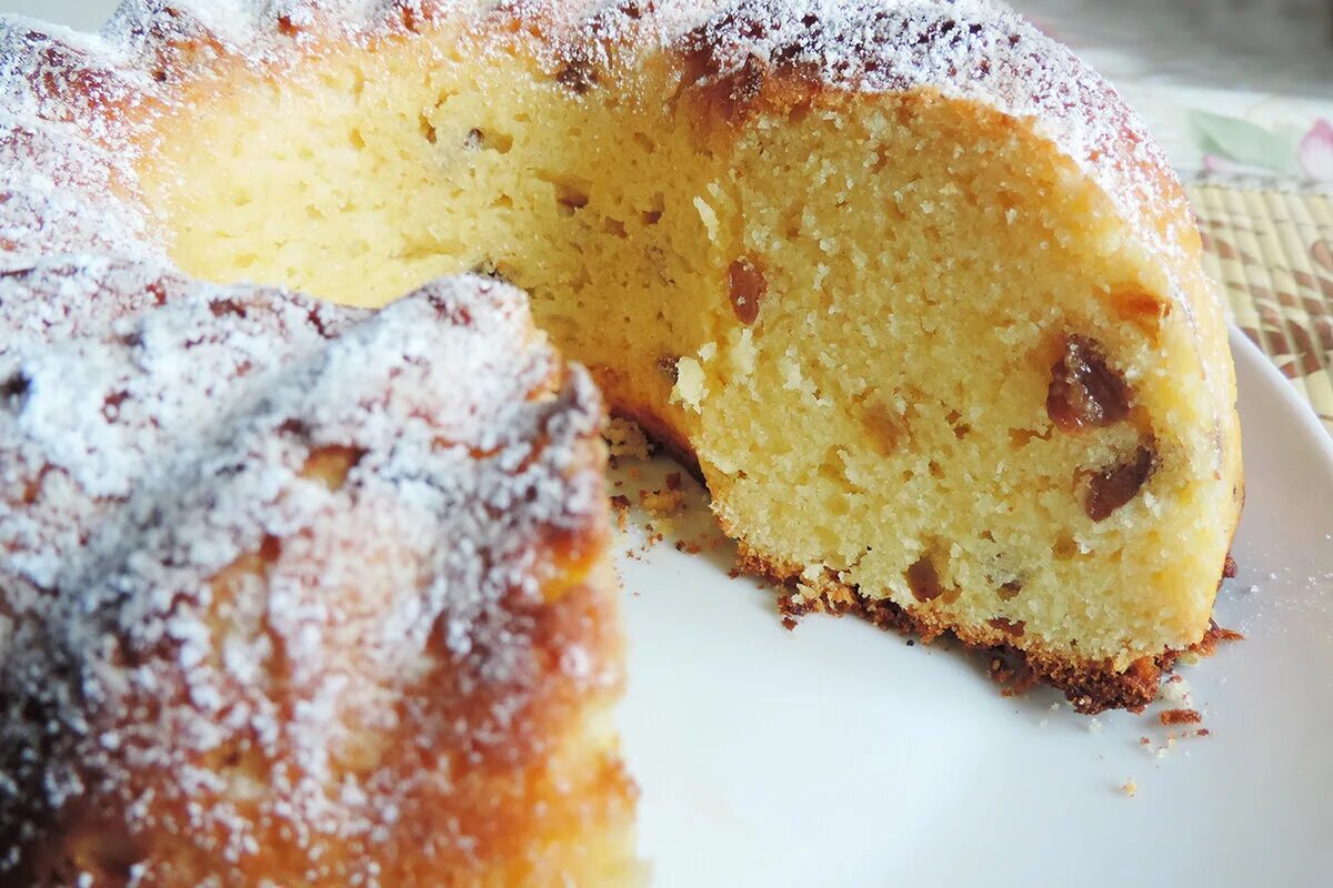 Кекс творожный с изюмом в духовке вкусный. Кекс творожный изумительный. творожный кекс в духовке. творожный кекс с изюмом в духовке. нежный творожный кекс.