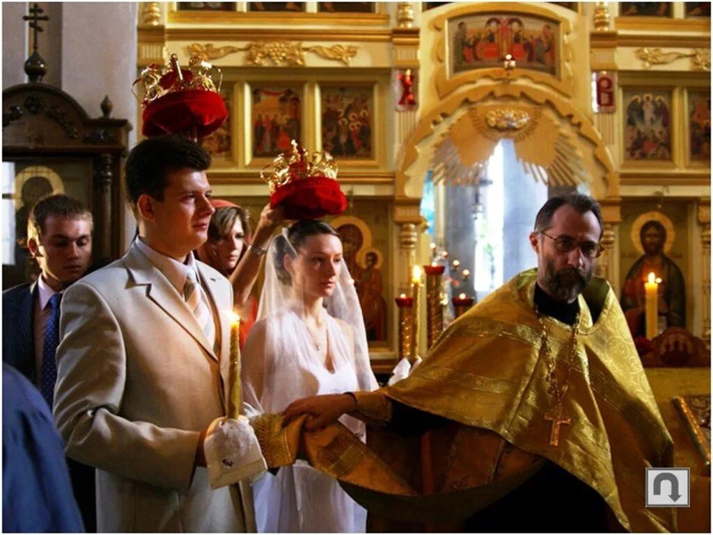 Воспитание православие. Духовная нравственность в православной семье. Православные супруги. Образование в православных семьях презентация. Символ православной семьи.