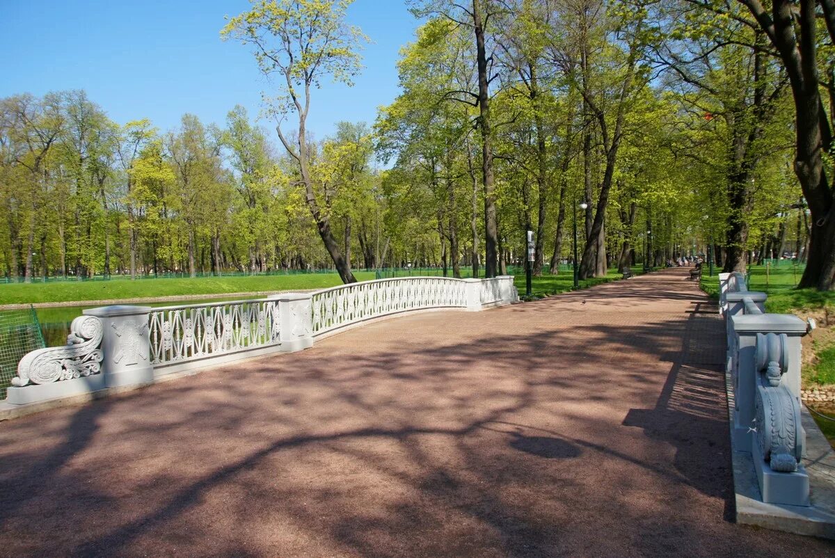 Михайловский сад Санкт-Петербург. Михайловский парк Петергоф. Михайловский сад в Санкт-Петербурге весной. Парк Питер Михайловский сад весной.