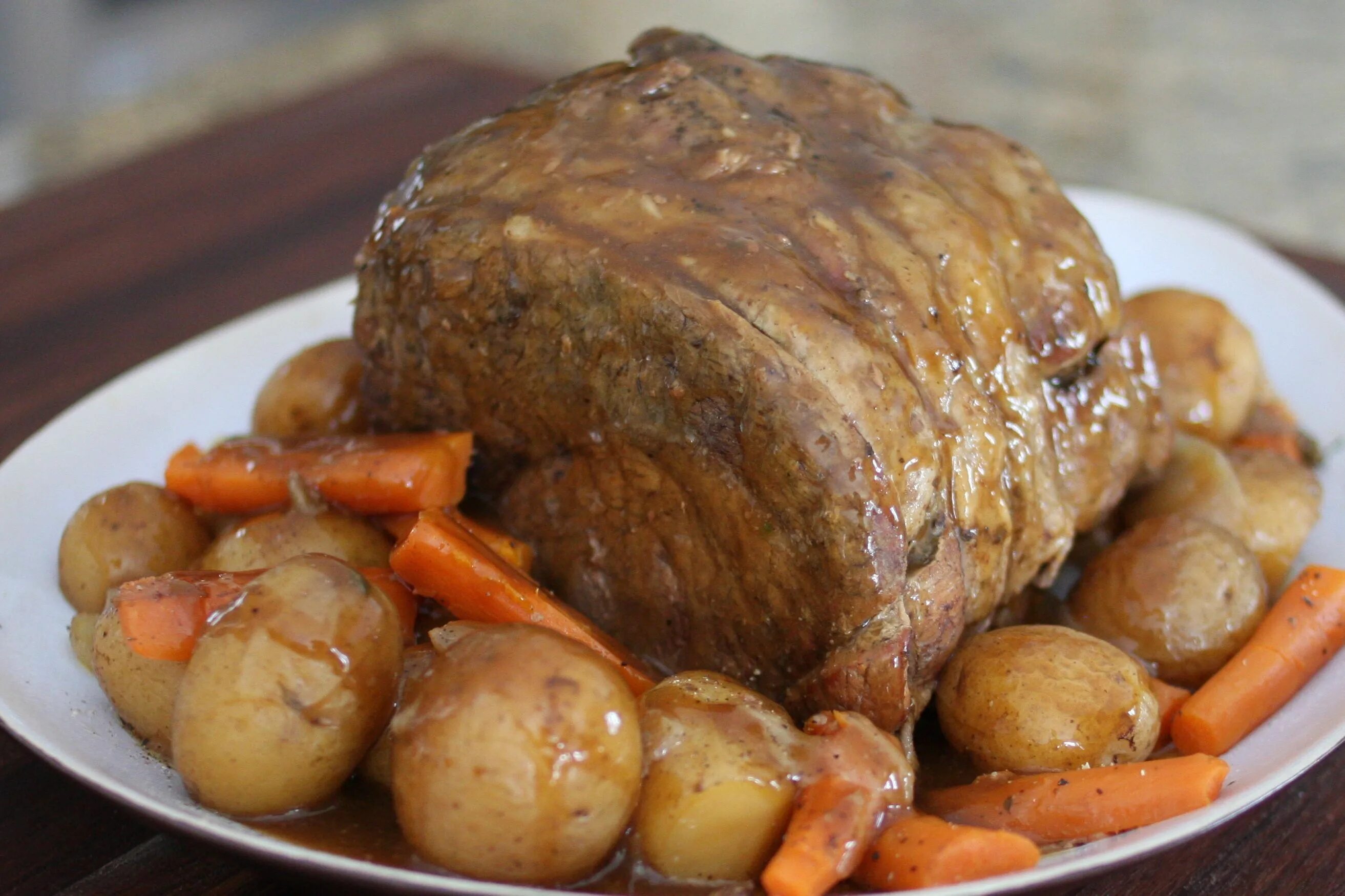 Turkey potato. Beef Pot Roast with Gravy. Деревенские блюда рецепты. Деревенское жаркое. Pot Roast with crushed Potatoes.