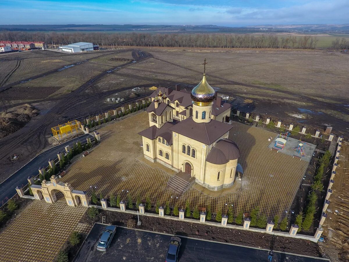 Храм михайловск. Храм Святого великомученика Артемия Михайловск. Михайловск Ставропольский край храм Артемия. Храм Святого Артемия в Михайловске Ставропольский край. Храм Артемия Михайловск Гармония.