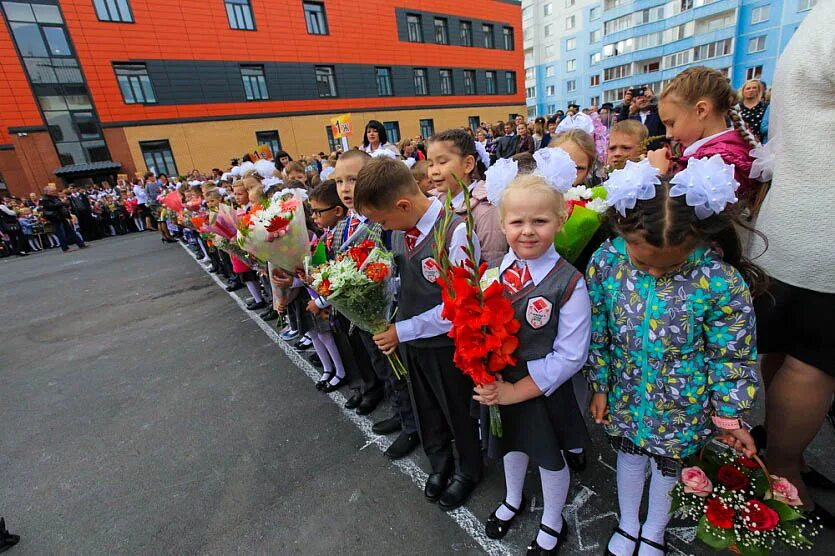 Открытие школы слова. 72 Школа Новосибирск Ленинский район. Школа 215. Школа номер 215 Новосибирск. Чистая Слобода школа 215.