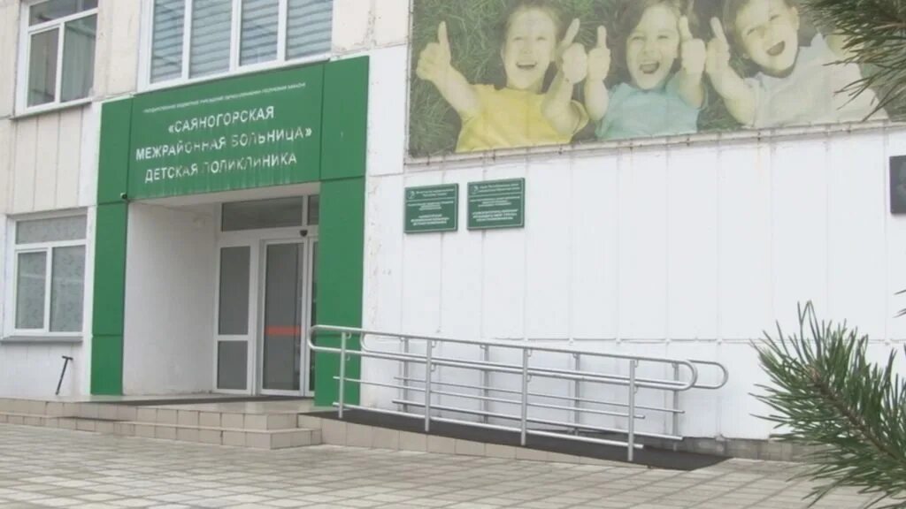 регистратура детской поликлиники саяногорск. регистратура детской поликлиники саяногорск. расписание педиатров в детской поликлинике. расписание приема врачей в детской поликлинике. расписание участков в детской поликлинике.