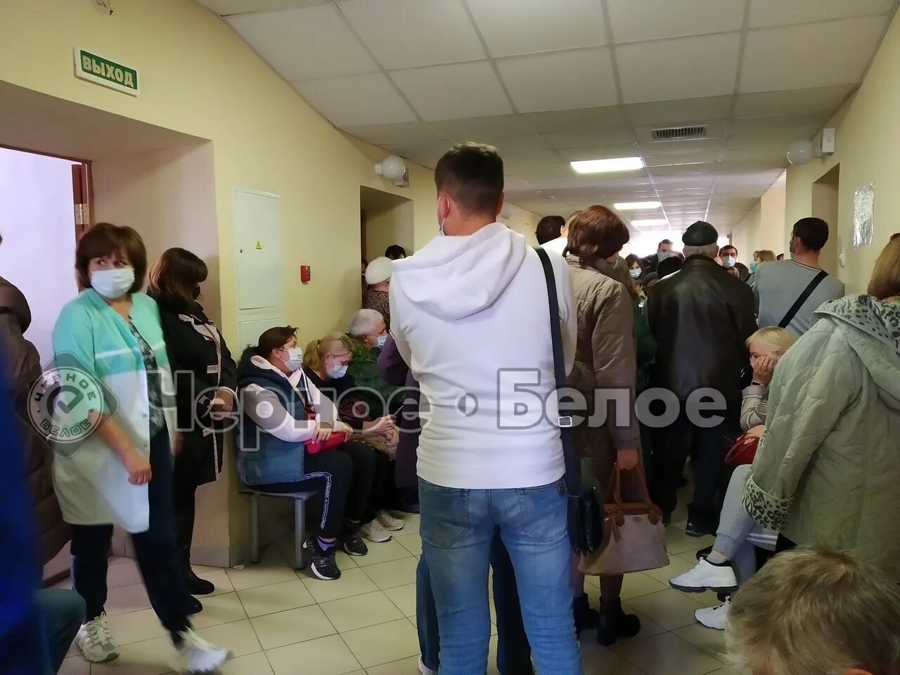 Советская 219 врачи. Фото в больнице большая очередь из подростков в масках. Жумабике Магнитогорск смерть.
