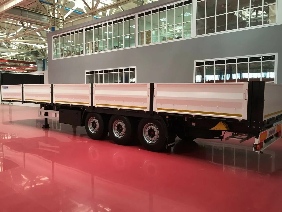 Освещение грузовика. Габаритные огни на полуприцеп с подсветкой. Задний фонарь на прицеп грюнвальд. Светоотражающие наклейки на грузовой автомобиль. Освещение полуприцепа.