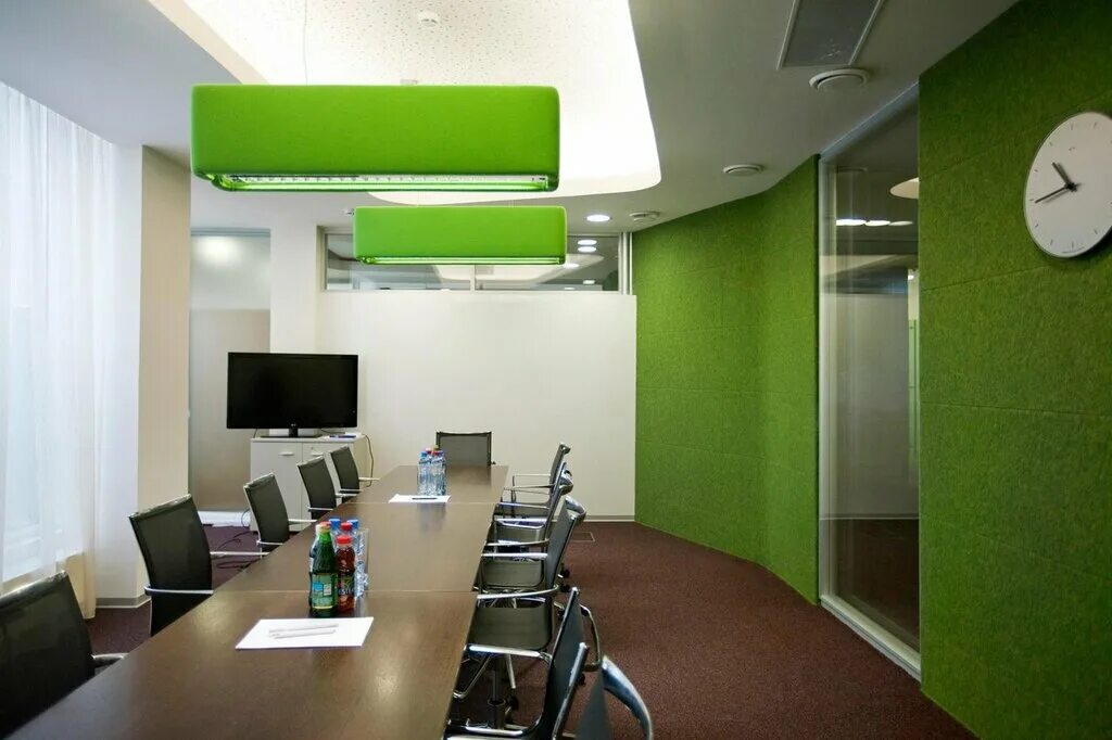 Компания квартира. Цвет стен в офисе. Офис зеленый цвет. Зеленый цвет стен в офисе. Салатовые стены в офисе.