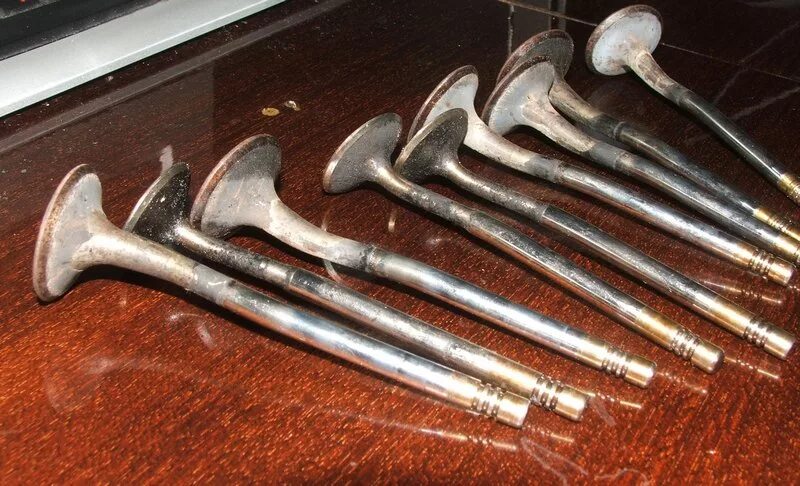 Струбцина ссср. Что можно сделать из старого клапана машины. Клапан от тепловозного двигателя. Старые клапана. Старые клапана.