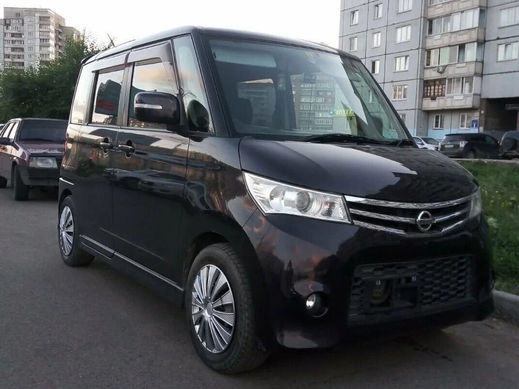 0.7 cvt. Nissan Roox.