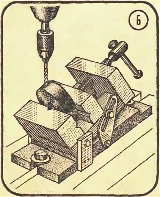 Тиски для сверлильного станка чертеж. Приспособление для фрезеровки детали под углом в тисках. Приспособление для фрезерного станка круглой детали. Тиски сверлильные чертеж.