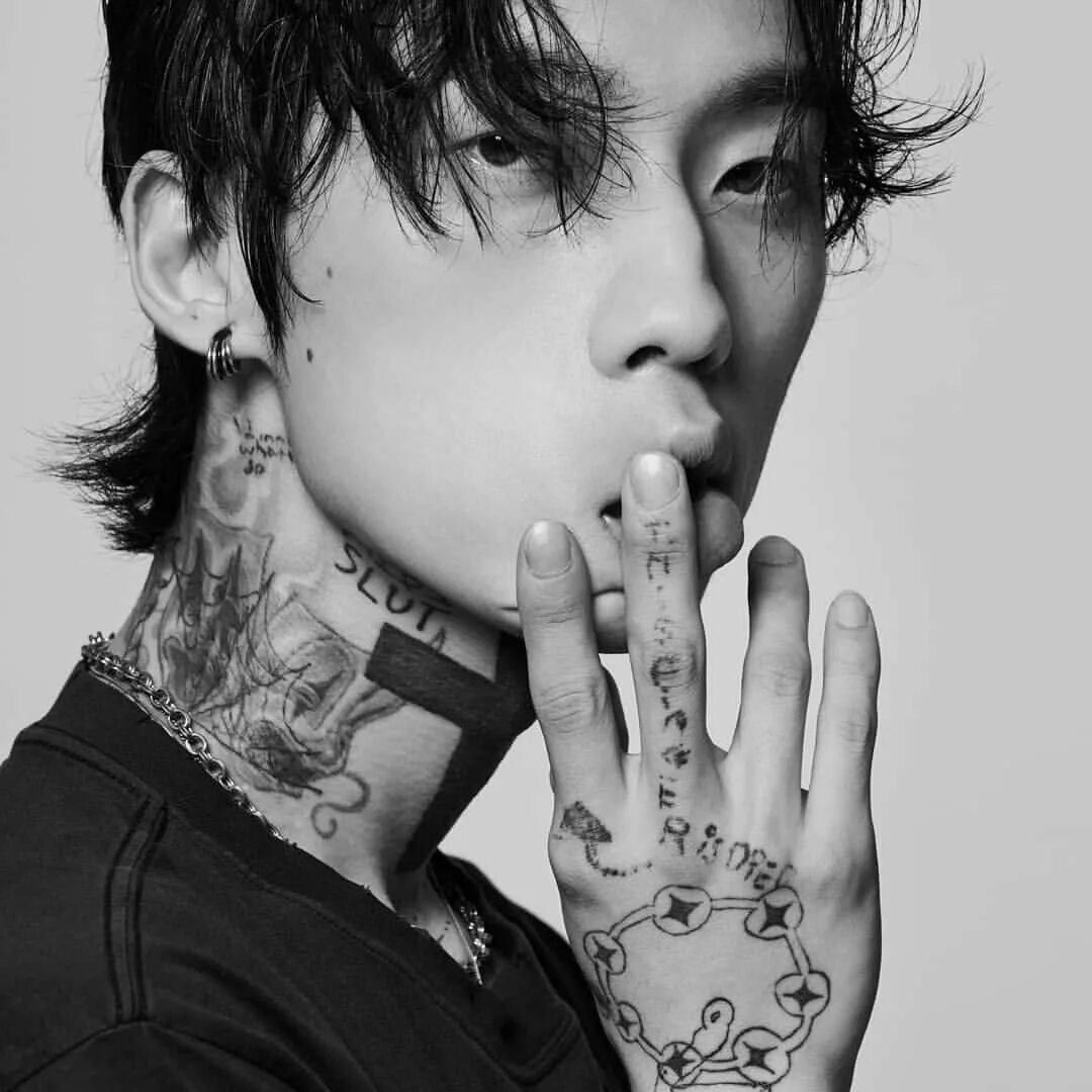 ким джисон тату мастер. Kindless kay. тату кореец. Mokyo rapper. Jjinnno кореец.