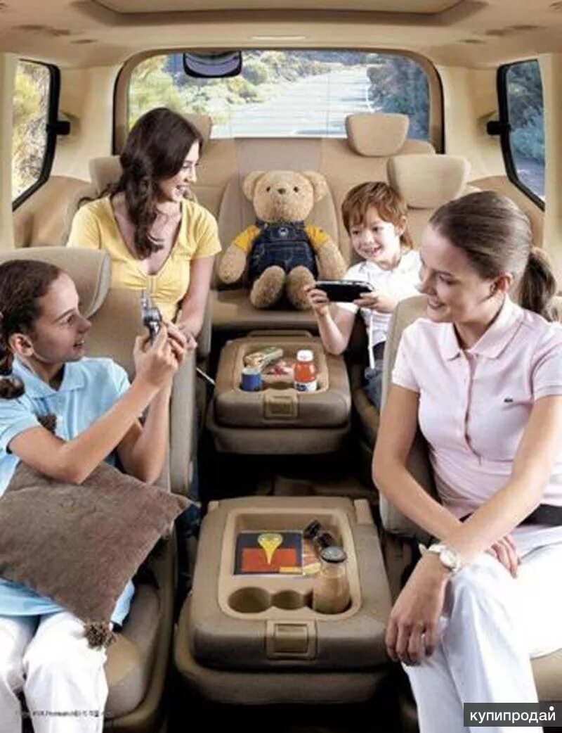 Автомобиль для путешествий семьей. Микроавтобус для семьи и путешествий. Минивэн для семьи. Семейный микроавтобус.