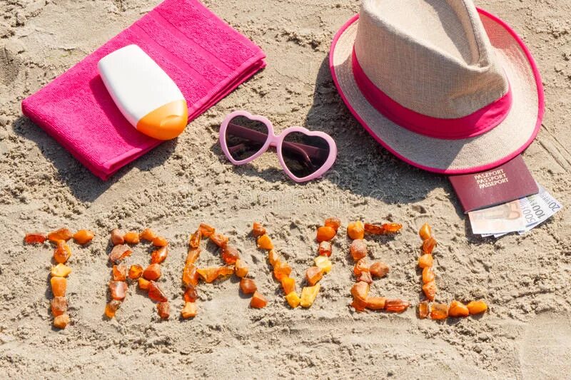 4 слово путешествие. Летнее путешествие надпись. Пляж и деньги. Лето время путешествий надпись. Испания деньги пляж.