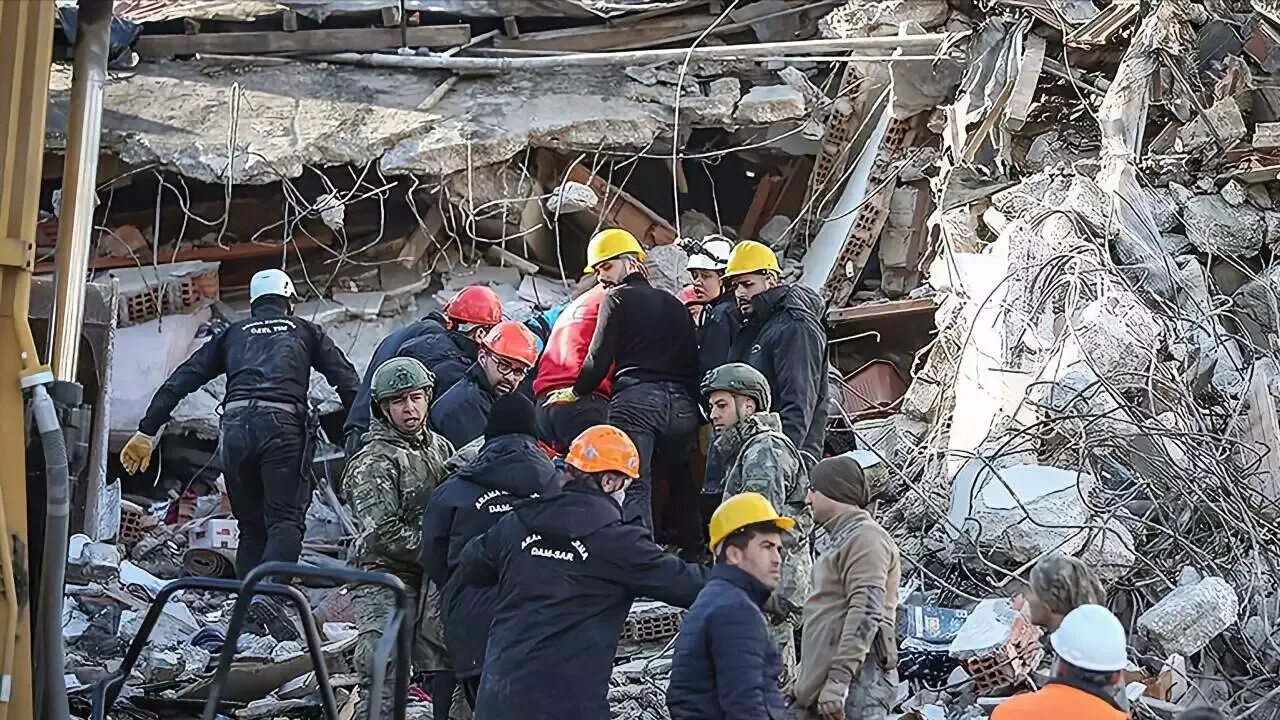 Землетрясение в турции и сирии в 06 02 2023 году. Землетрясение в турции 2023 мчс россии. Жилье в турции землетрясение. Число жертв землетрясение. Землетрясение в турции.