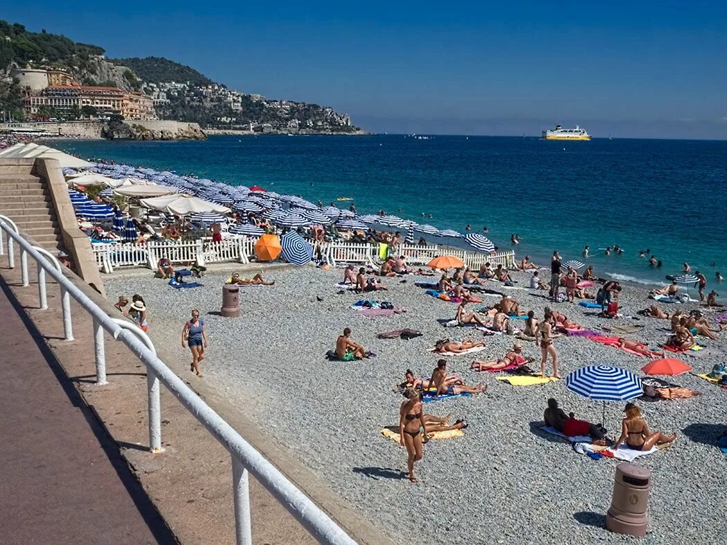 Nice beach. Ницца Франция. Ницца пляж. Ницца Лазурный берег пляж 1950. Ницца Центральный пляж.