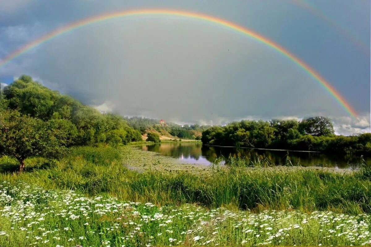 Запах после грозы. Радуга в природе. Красивая Радуга. Пейзаж с радугой. Природа лето Радуга.