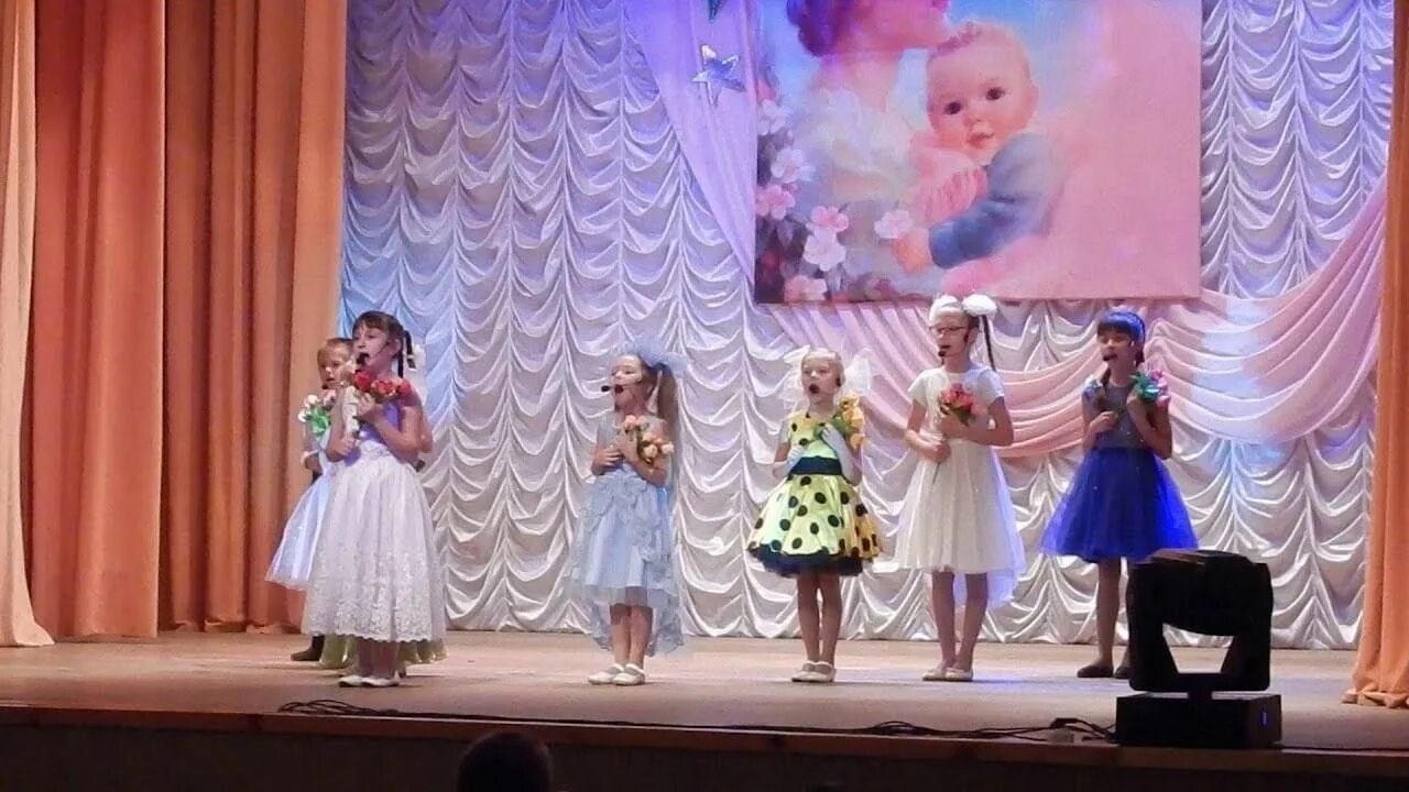 Дк мама в 16. Дк мама в 16. Ангел по имени мама. Праздничный концерт посвящённый году семьи объявление. Мама дк.