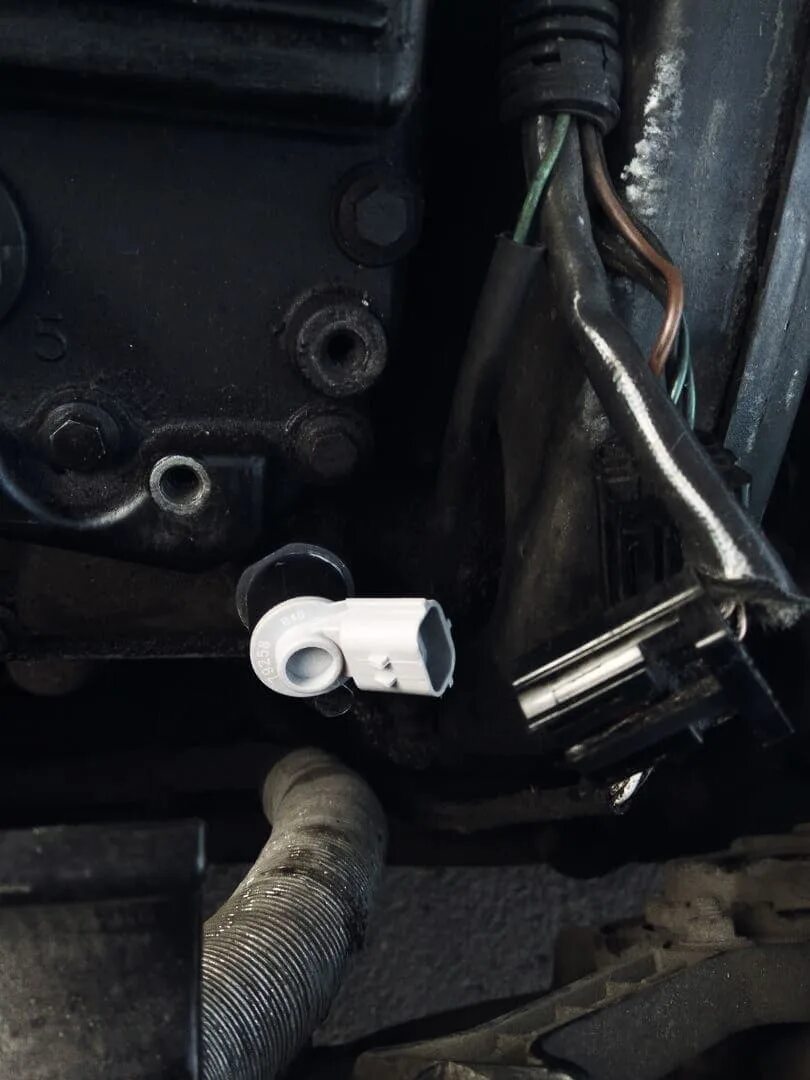 Для чего нужен датчик фаз распредвала. Датчик температуры на эскудо. Причины выхода из строя датчика коленвала. Датчик коленчатого вала неисправности. Датчик фаз устройство и принцип работы.