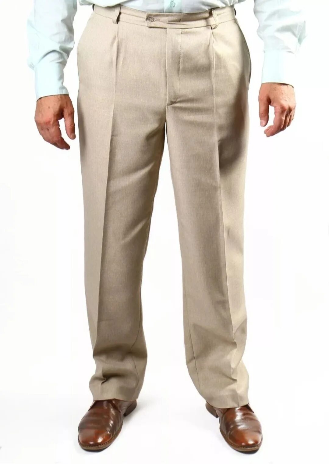 Брюки светлые купить. Benetton мужские брюки Cotton Linen. Брюки мужские классические. Летние классические брюки для мужчин. Мужчина в классических брюках.