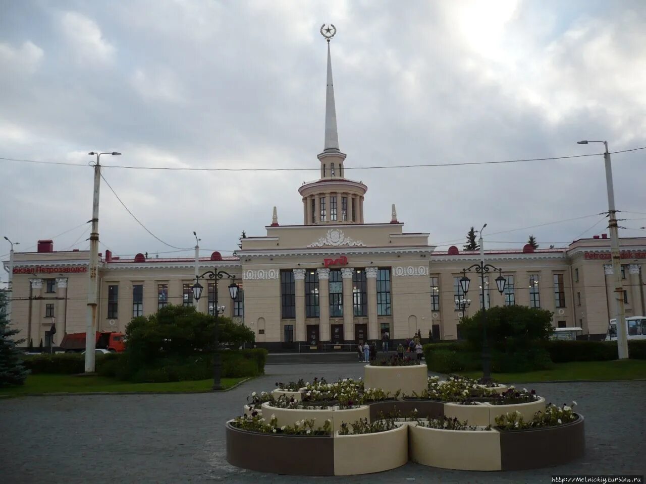 Ржд петрозаводск телефон. Ж/Д вокзал Петрозаводск. Железнодорожный вокзал Петрозаводск, Петрозаводск. ЖД вокзал Петрозаводск 2022. Петрозаводский ЖД вокзал.