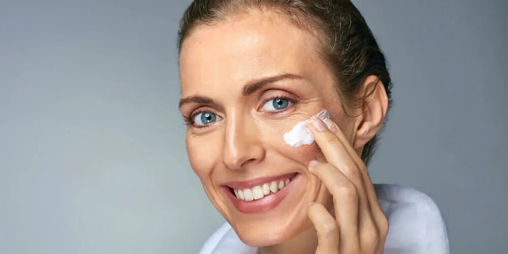 Косметика для женщин 30+ набор. Реклама крема для лица. Косметика для лица. Миафлоу. Антивозрастная косметика 45.