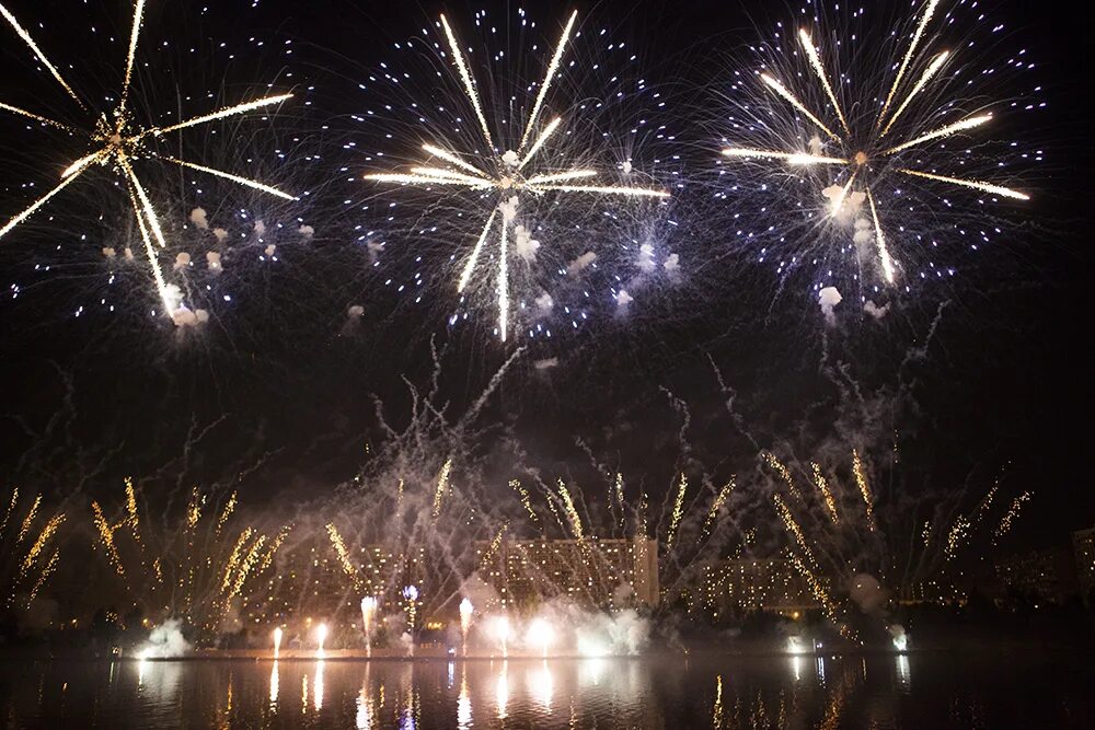 Шоу фейерверков в москве. Фестиваль фейерверков в москве 2023. Фестиваль салютов 2020. Фестиваль фейерверков в братеево. Где в суздале будет фестиваль фейерверков.