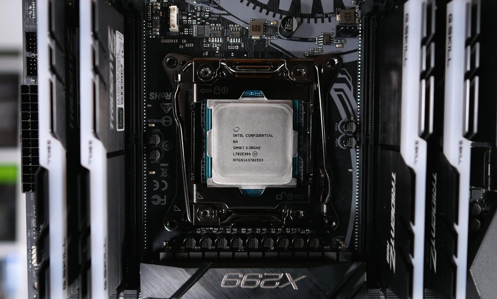 Игровой компьютер core i9. Core i9 сокет. intel core i9. intel core i9-7900x. процессор intel core i9-7900x.